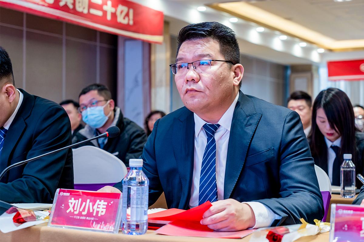 副總經(jīng)理劉小(xiao)偉