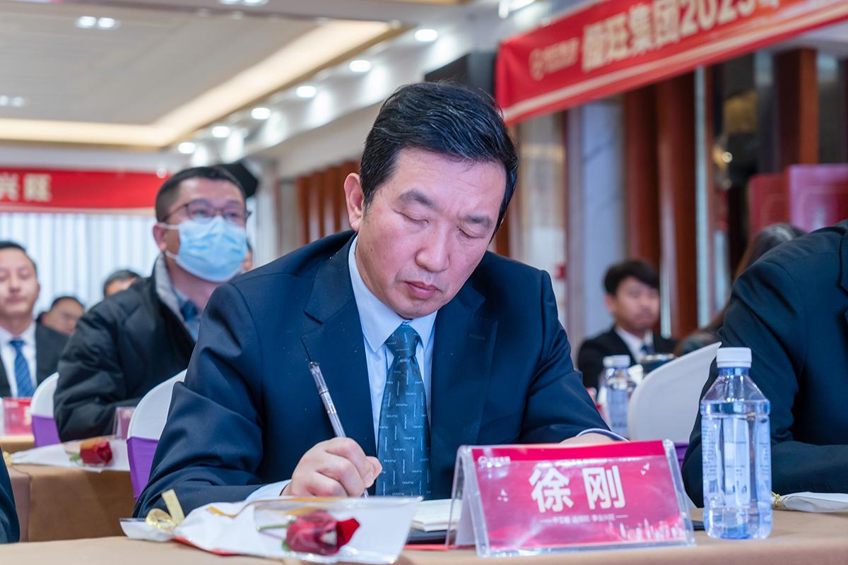 副總(zong)經理徐(xú)剛