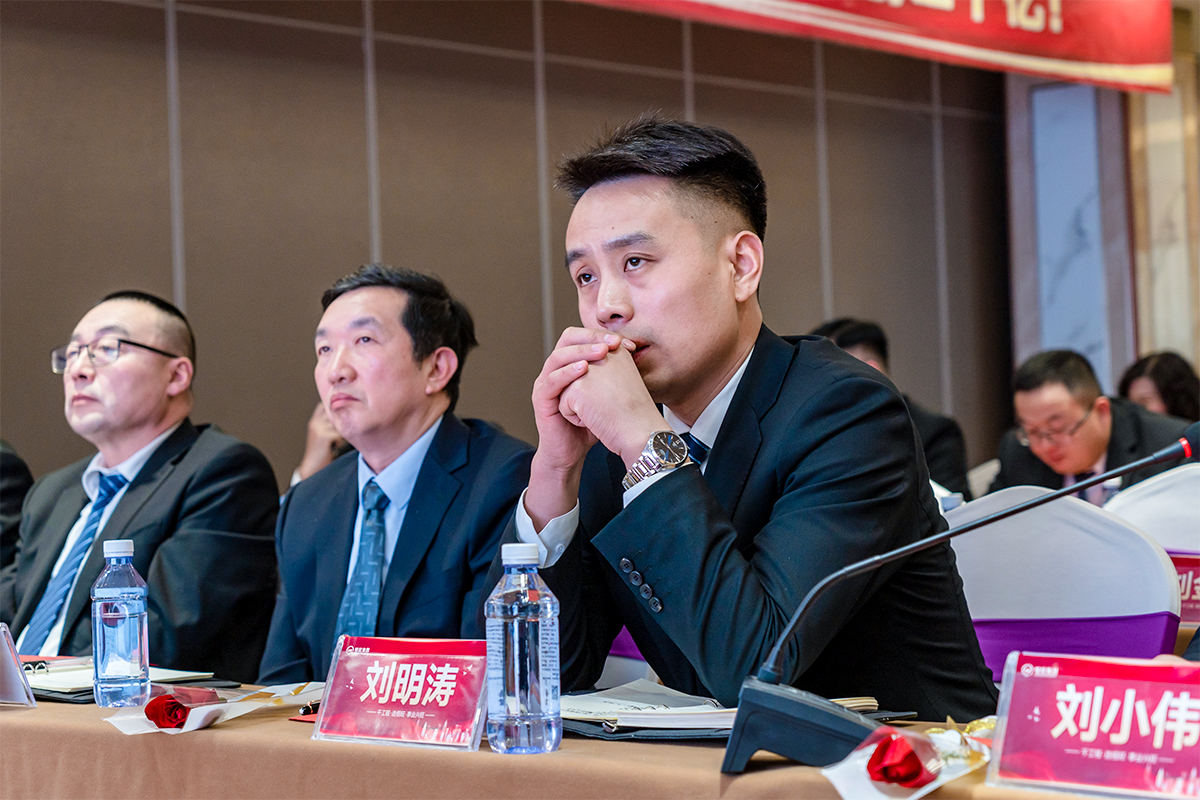 董事長(zhǎng)、總經理(li)劉明濤(tāo)