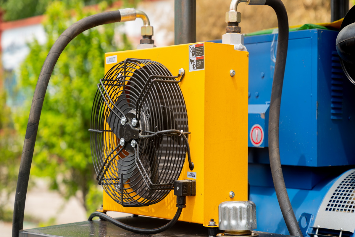 5寸橡膠(jiāo)履帶鑽機(ji)