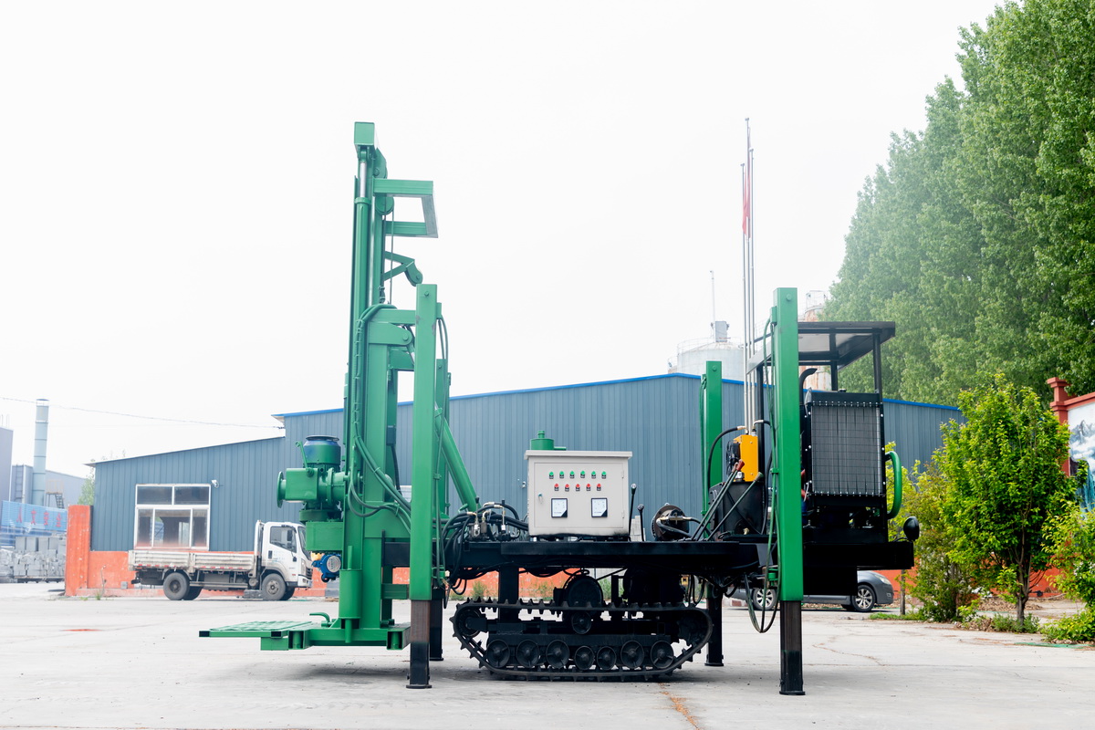 5寸橡(xiang)膠履帶鑽(zuàn)機