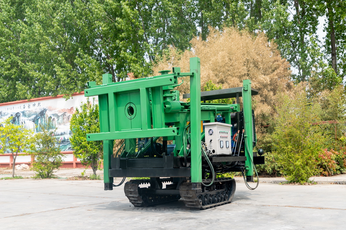 5寸橡膠(jiao)履帶鑽機(jī)