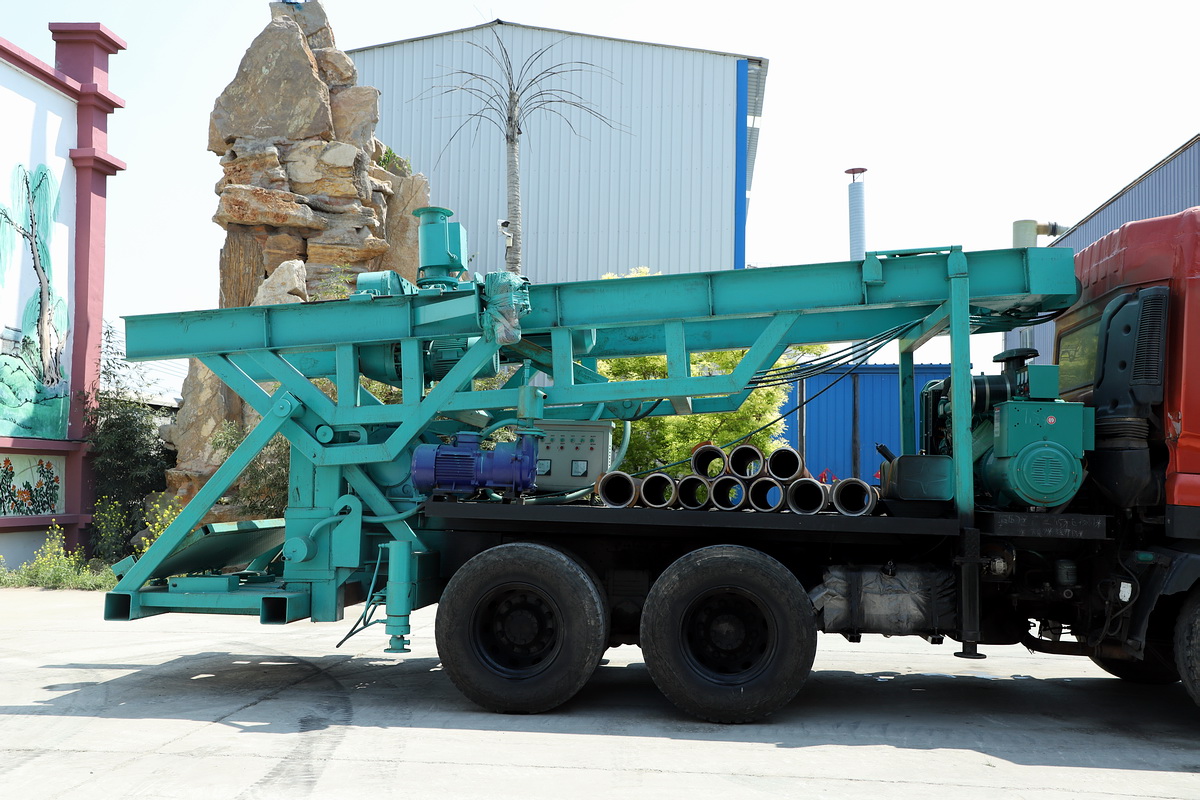 8寸後(hòu)八輪汽車(chē)鑽機